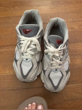 New Balance Gender Inclusive 9060 Sneaker size 8 in women & 8.5 men’s